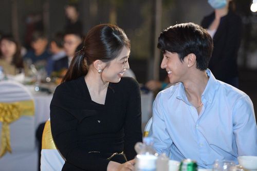 Sau cảnh quay nhớ đời trong '11 tháng 5 ngày', Phương Nga- Bình An ngọt ngào phát 'sốt'
