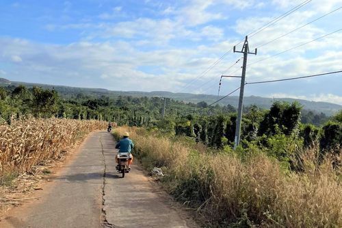 Đầu tư hàng trăm tỷ đồng kéo điện lưới quốc gia về các buôn làng