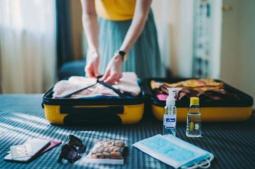 Những phụ kiện 'bất ly thân' khi du lịch mùa dịch