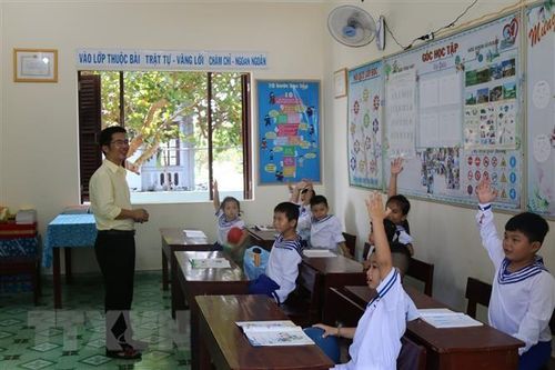 Những người thầm lặng gieo chữ nơi đầu sóng Trường Sa