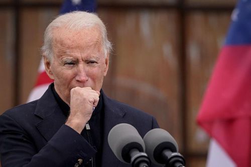 Cập nhật về ca khám sức khỏe tiết lộ lý do ông Biden hay hắng giọng và 'dáng đi bất thường'