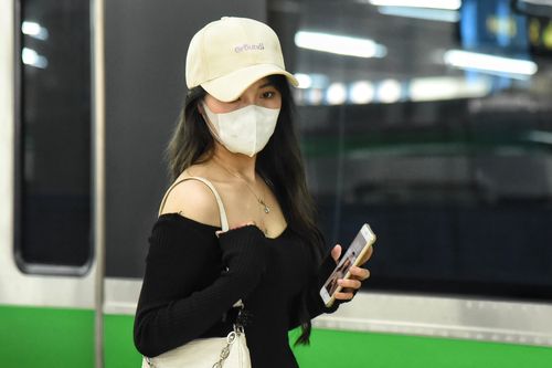 Những hành khách đầu tiên mua vé tàu Cát Linh - Hà Đông