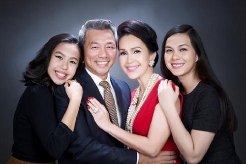 Hôn nhân viên mãn của 'Nữ hoàng ảnh lịch' Diễm My: Tự hào vì có 2 con gái tài sắc giỏi giang