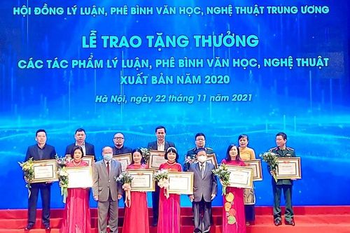 17 tác phẩm nhận tặng thưởng Lý luận, phê bình văn học, nghệ thuật năm 2020