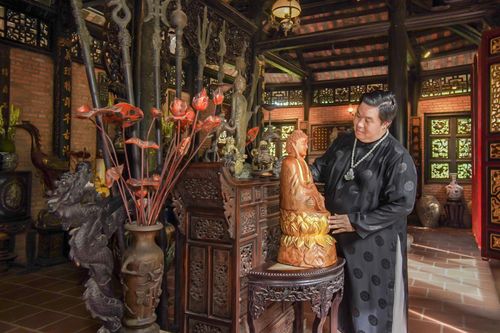 Cận cảnh không gian nhà cổ hàng chục tỷ đồng của Hoàng Mập