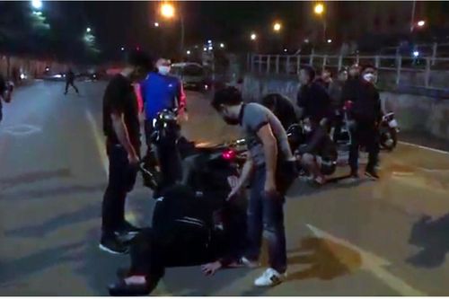 Công an Hà Nội vây bắt hơn 40 thanh thiếu niên đua xe náo loạn đường phố