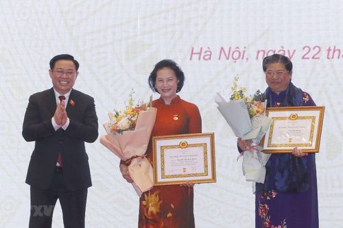 Chủ tịch Quốc hội trao quyết định nghỉ hưu cho các UVTW Đảng khóa XII