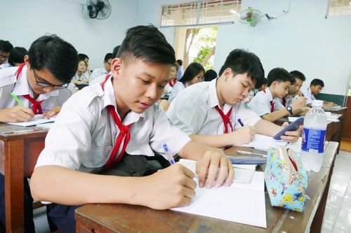 Nhiều địa phương trên cả nước cho học sinh đi học trở lại từ 22/11