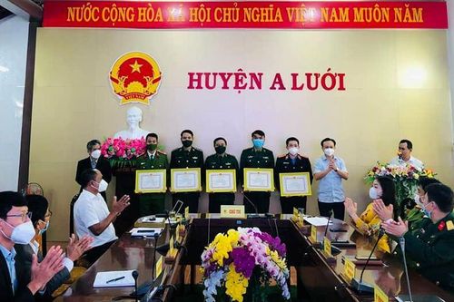 Chính trị - Xã hội Theo dòng thời sự Khen thưởng 8 tập thể, cá nhân trong phòng chống ma túy
