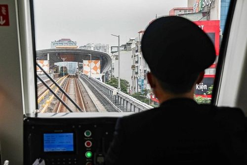 Ai giám sát an toàn tàu điện Cát Linh - Hà Đông?