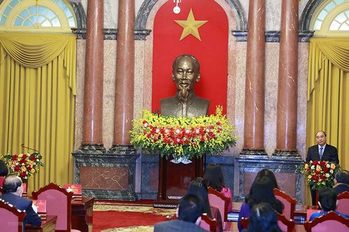 Trao Huân chương Độc lập hạng Nhất cho nguyên Phó Chủ tịch nước Đặng Thị Ngọc Thịnh