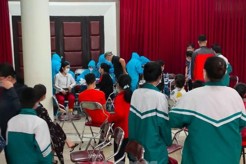 Nam Định cho học sinh ở 'vùng xanh' của 9 huyện đi học trở lại