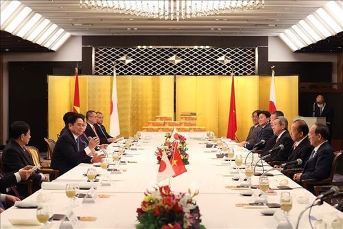 Thủ tướng Phạm Minh Chính tiếp cựu Thủ tướng Nhật Bản Suga Yoshihide