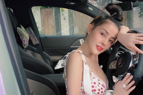 Ngân 98 khoe xế xịn mới tậu sau dịch, còn hứa năm sau 'rước thêm vài chiếc'