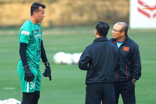 Ông Park được ví với Sir Alex sau khi ra tay 'chỉnh đốn' Tấn Trường