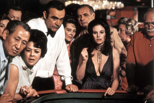 Bond girl Lana Wood từng ngoại tình với Sean Connery