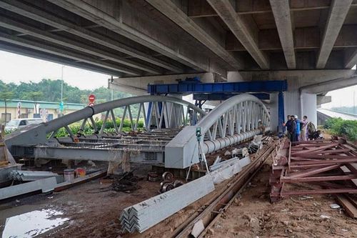 Cấm các tuyến đường phục vụ thi công cầu vòm thép qua hồ Linh Đàm