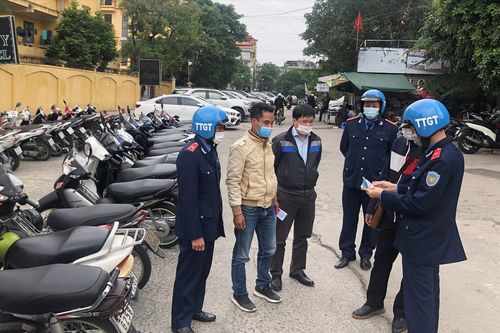 Bãi xe lậu ga tàu Cát Linh thu tiền gấp 2 quy định