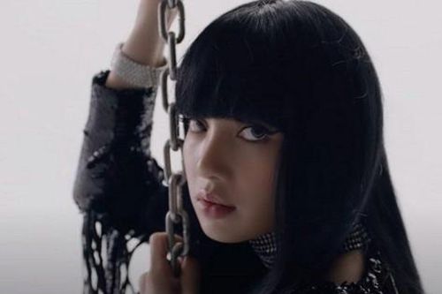 Lisa (BlackPink) mắc COVID-19