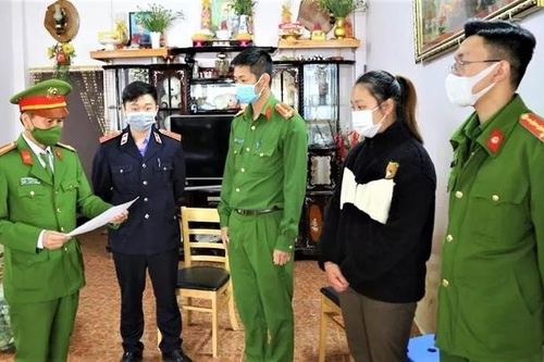 Bắt tạm giam 3 nữ quái 'cò' đất chiếm đoạt hơn 13 tỉ đồng
