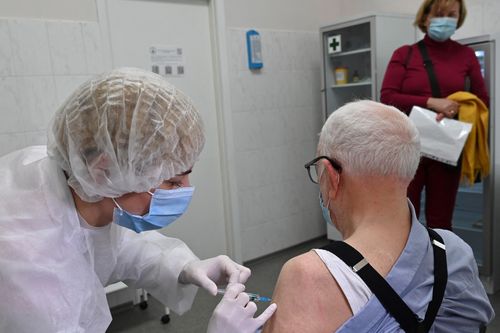 Thụy Điển mở rộng đối tượng được tiêm mũi vaccine tăng cường