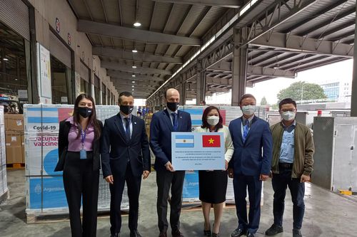 Argentina tài trợ 500.000 liều vaccine cho Việt Nam