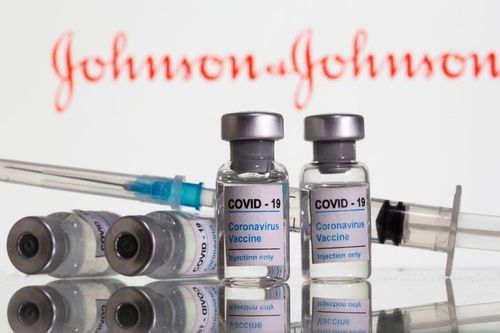 Nước đầu tiên trên thế giới phê duyệt hoàn toàn vaccine của J&J