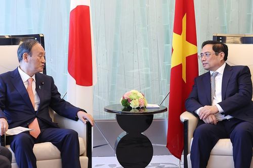 Thủ tướng Phạm Minh Chính tiếp cựu Thủ tướng Nhật Bản Suga Yoshihide