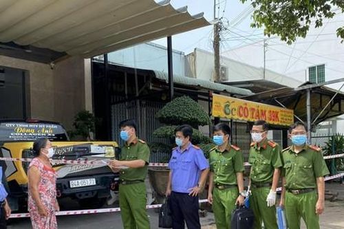 Khởi tố một nữ giám đốc liên quan ổ dịch tại công ty mỹ phẩm