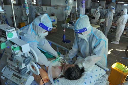 Tăng ca Covid-19 nặng, nhiều bệnh viện ở TP.HCM 'khát' nhân lực
