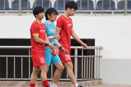 Công Phượng, Hoàng Đức tập riêng, thầy Park 'tái mặt'
