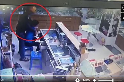 Phê chuẩn khởi tố đối tượng kề dao vào cổ thu ngân, cướp 51 triệu đồng