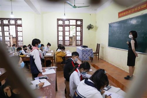 Học sinh một số trường ở Cao Bằng tạm dừng học trực tiếp vì COVID-19