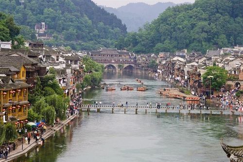 Ngẩn ngơ trước vẻ quyến rũ của Phượng Hoàng cổ trấn