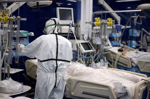 Nhờ khẩn trương tiêm nhắc lại, Anh ít bị ảnh hưởng trong làn sóng Covid ở châu Âu