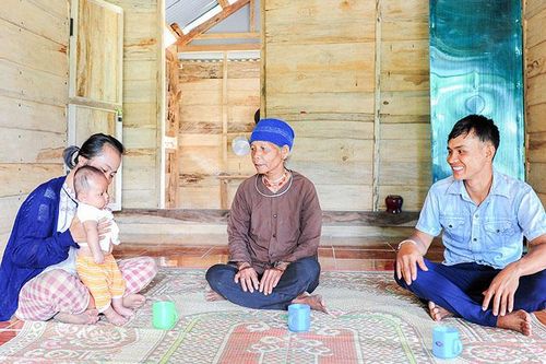 Vượt khó để làm tốt phát triển đảng viên