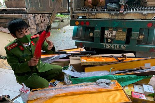Phát hiện xe vận chuyển hàng lậu số lượng lớn