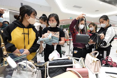 Black Friday tại Hà Nội: Nơi xếp hàng chờ mua, nơi ế ẩm