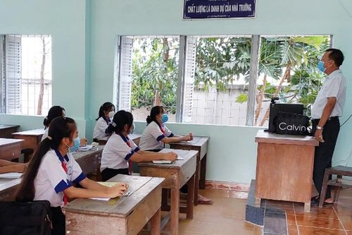 Các tỉnh miền Tây đẩy nhanh tiêm vaccine để học sinh đến trường