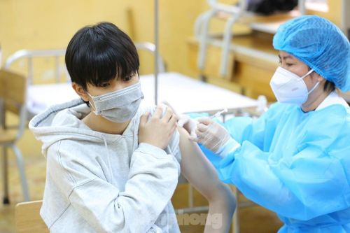 Ngày mai Hà Nội bắt đầu tiêm vắc xin phòng COVID-19 cho học sinh lớp 9