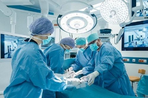 Cô gái Hà Nội 19 tuổi bị u quái chứa đầy lông, tóc, mỡ, xương, đè xẹp tim phổi