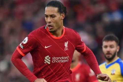Liverpool áp sát ngôi đầu của Chelsea