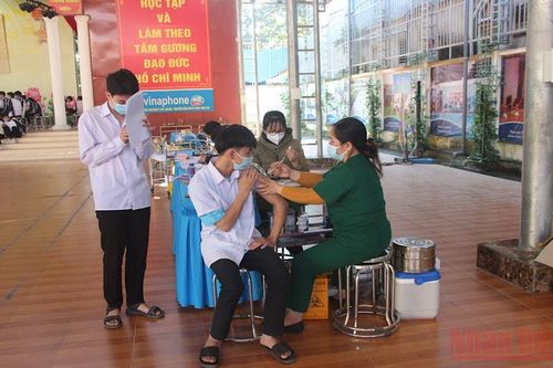 Tuyên Quang tập trung tiêm vaccine phòng covid-19 cho học sinh