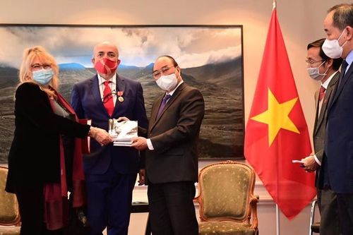 Chủ tịch nước tiếp nhiều quan chức và lãnh đạo doanh nghiệp Thụy Sỹ