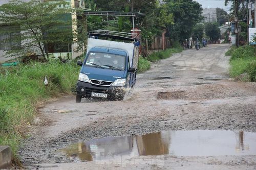 Mượn đường thi công cao tốc, nhà thầu Trung Quốc 'chạy làng' việc hoàn trả