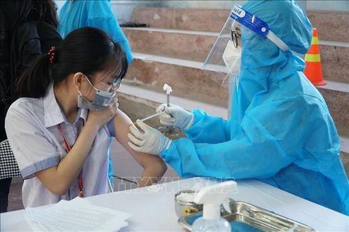 Nghệ An: Tiêm vaccine phòng COVID-19 cho nhóm tuổi từ 12-17 tuổi