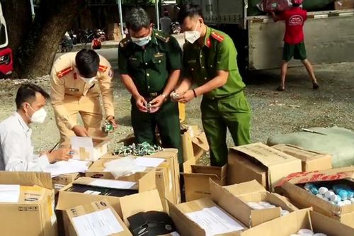 An Giang: Bắt xe tải chở số lượng hàng hóa lớn nghi vấn nhập lậu với tổng trị giá khoảng 1,5 tỷ đồng