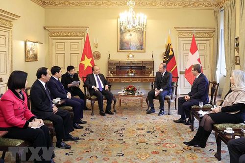 Chủ tịch nước gặp Thống đốc bang Geneva Serge Dal Busco