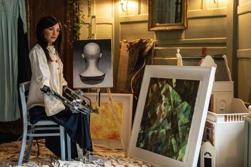Robot nghệ sĩ Ai-da sáng tác và biểu diễn bài thơ đối lại tuyệt phẩm 'Thần khúc' của Dante