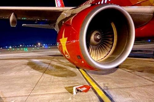 2 máy bay Vietjet va quệt nhau, gãy đầu mút cánh máy bay